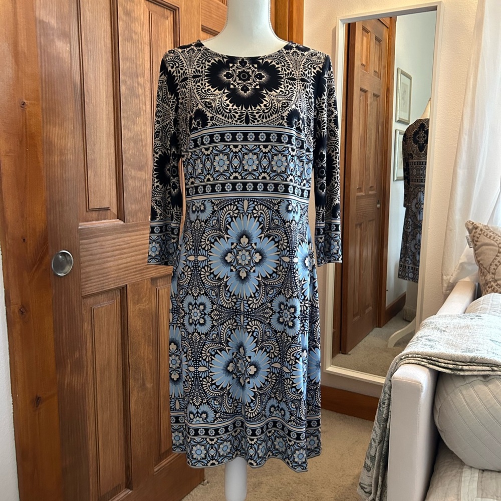3/4 Sleeve Black and Blue Patterned Dress